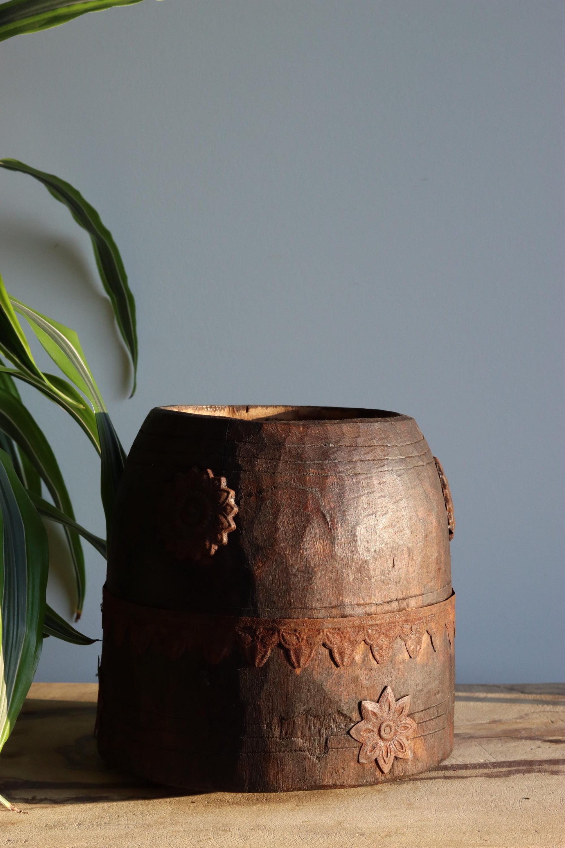 Vintage Wooden Maana Pot