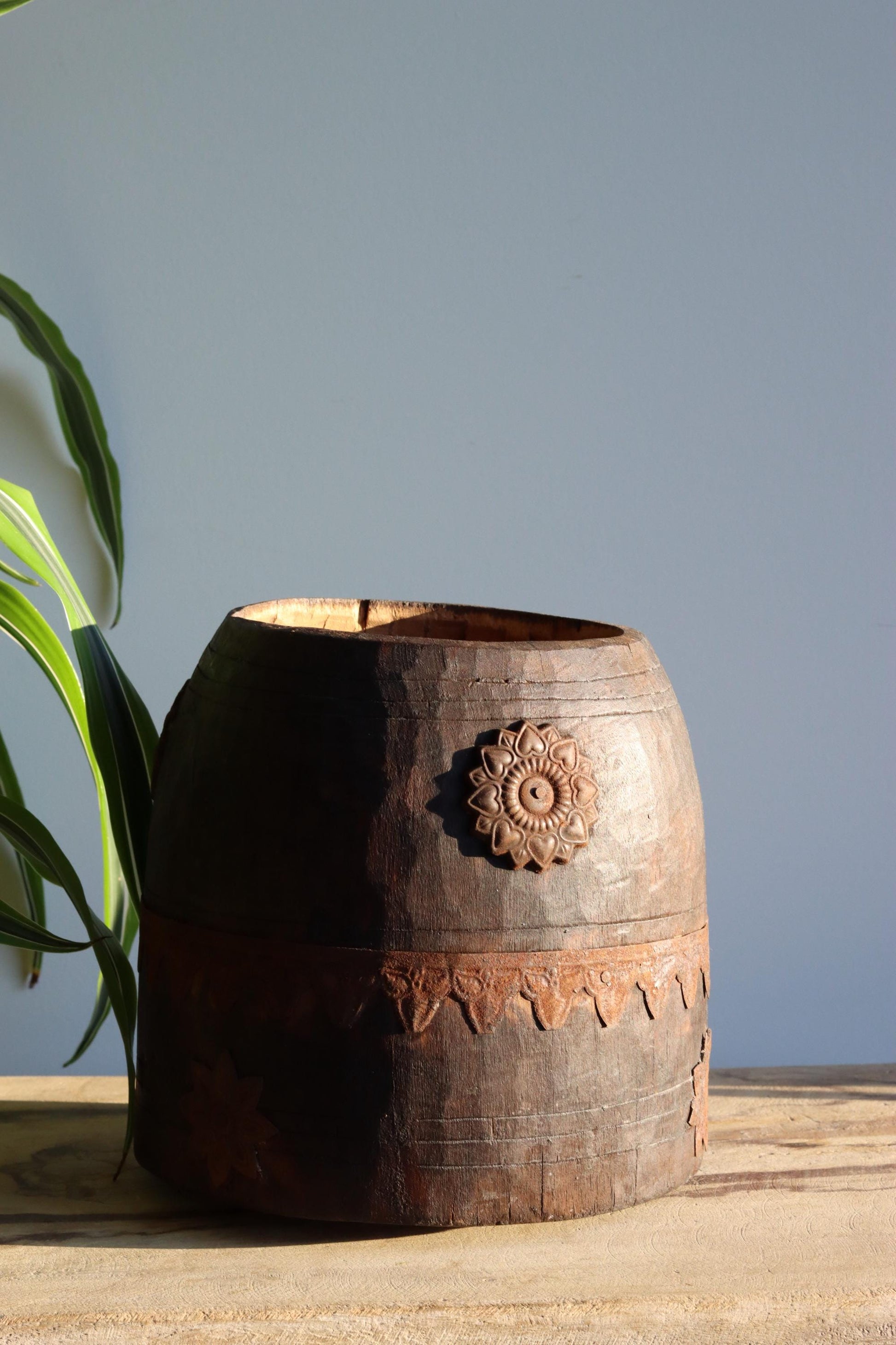 Vintage Wooden Maana Pot