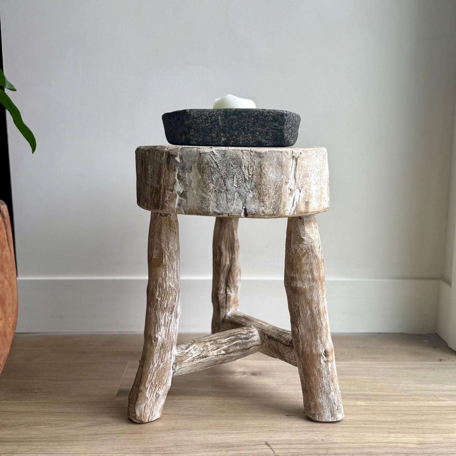 Teak Wood Tripod Stool, Distressed Live Edge, 4 Thick Round Top, Rustic Bathroom Stool, Minimalist Plant Stand, Wooden Side Table