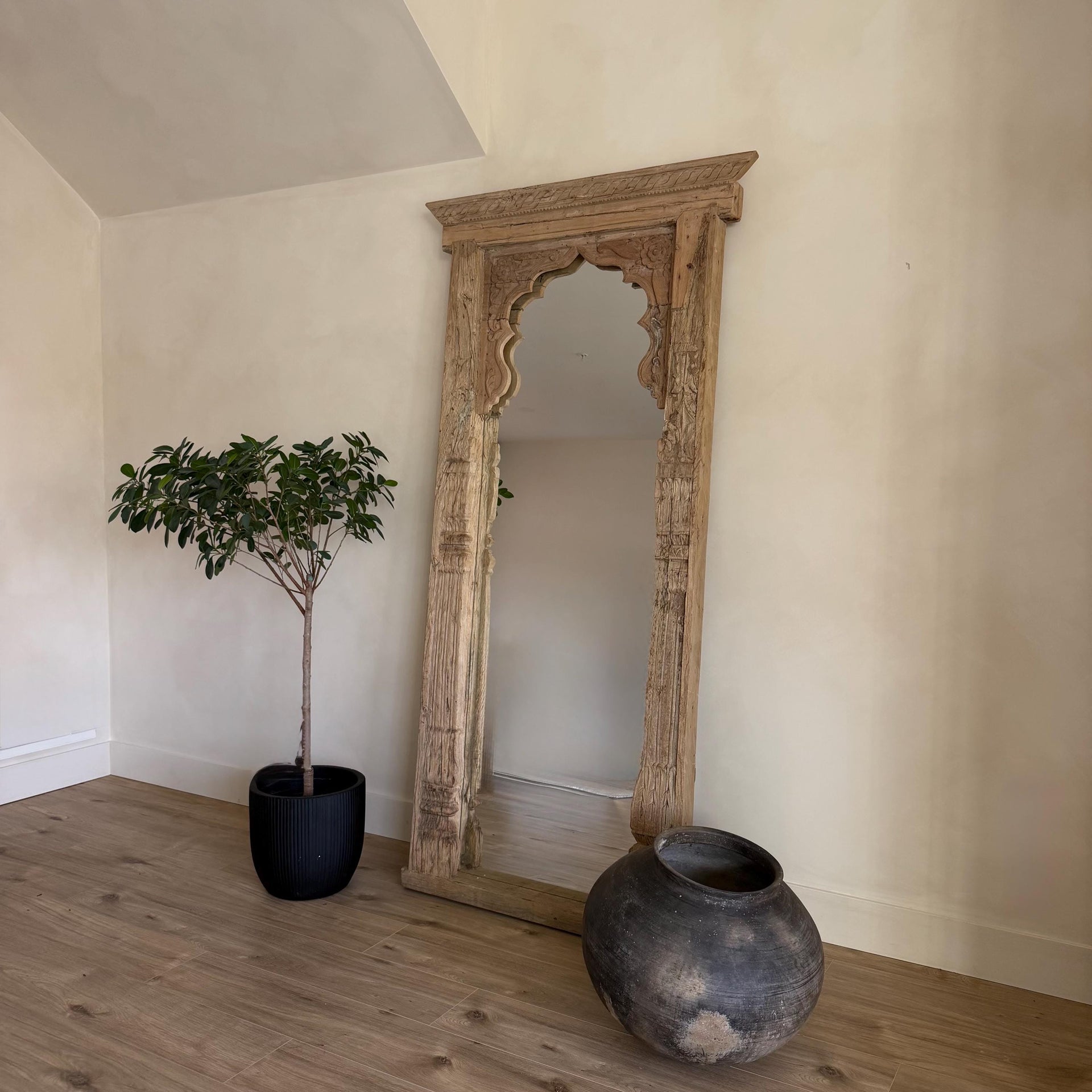 XL Rustic Vintage Clay Pot with Stand - Project Kalaā